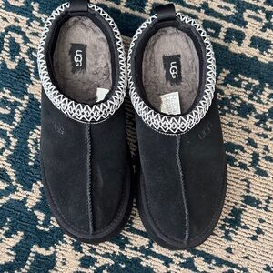 UGG Black Tazz Clogs. Size 7.